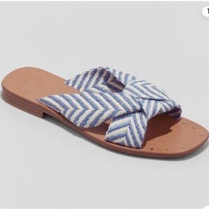 Universal Thread Sandals